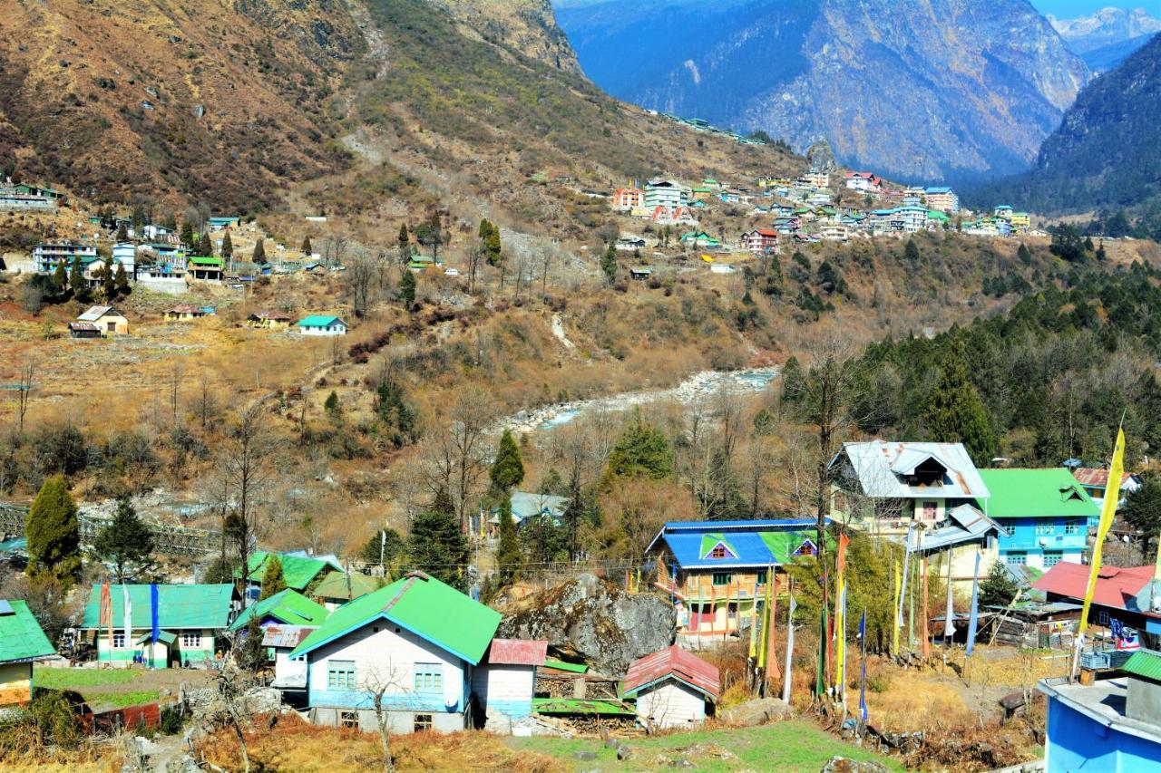 Rufina Lachung De'Crown Hotel Exterior photo