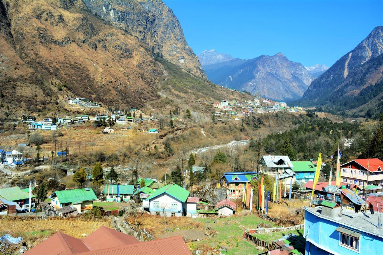 Rufina Lachung De'Crown Hotel Exterior photo