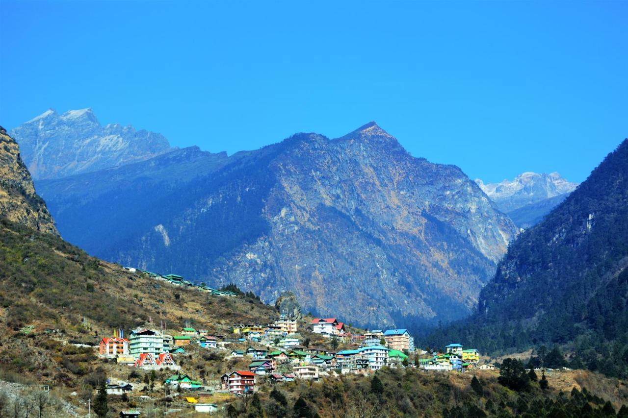 Rufina Lachung De'Crown Hotel Exterior photo