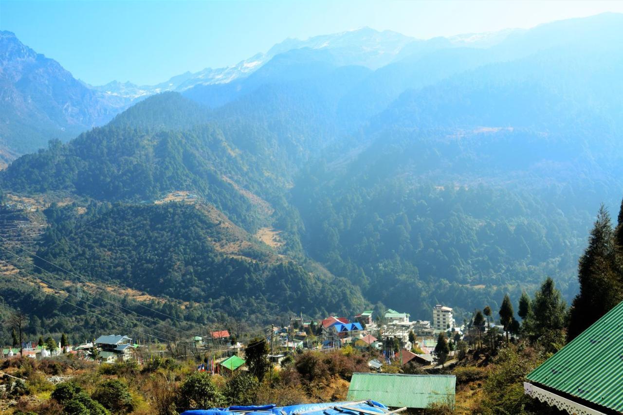 Rufina Lachung De'Crown Hotel Exterior photo