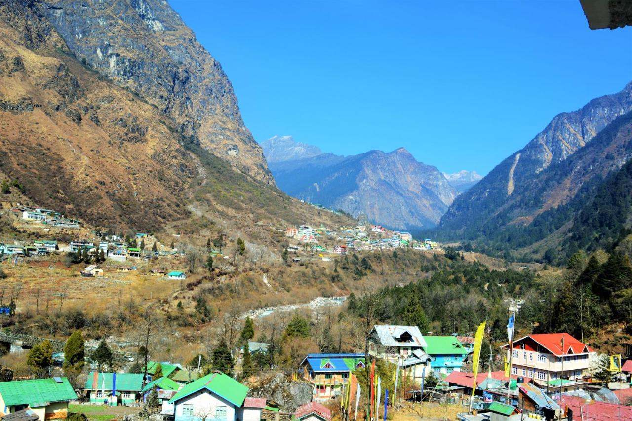 Rufina Lachung De'Crown Hotel Exterior photo