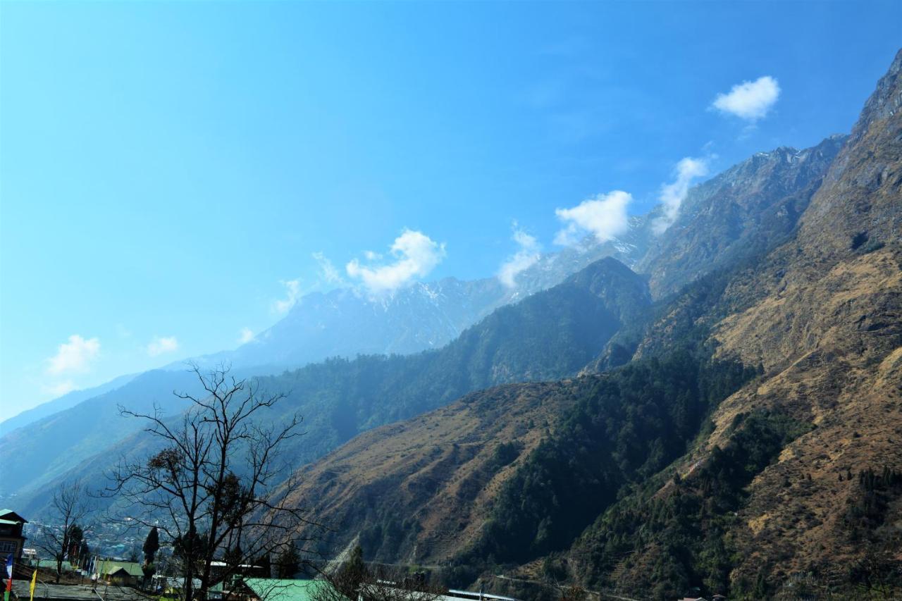 Rufina Lachung De'Crown Hotel Exterior photo