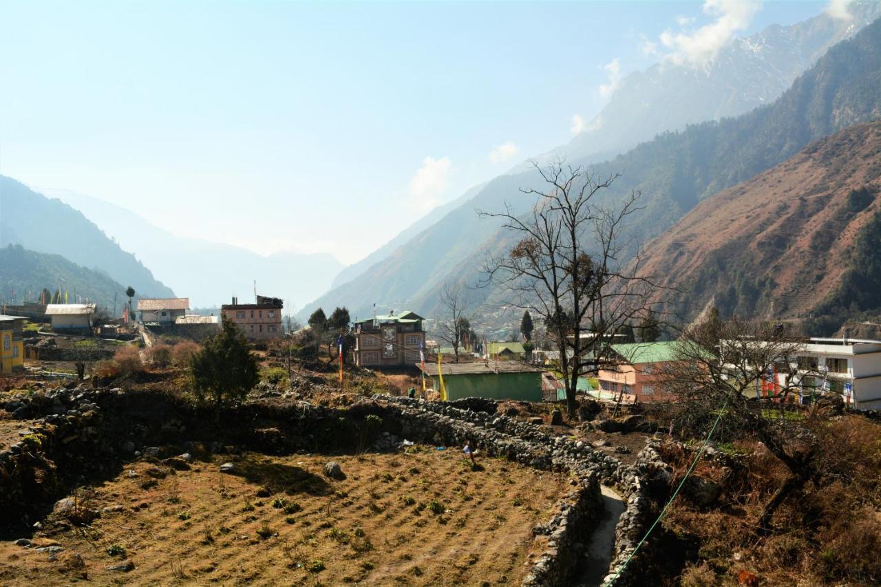 Rufina Lachung De'Crown Hotel Exterior photo