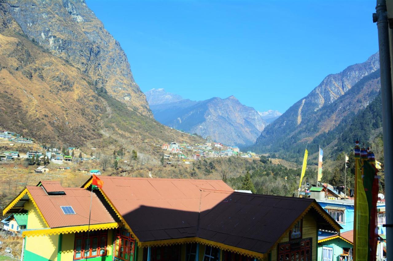 Rufina Lachung De'Crown Hotel Exterior photo