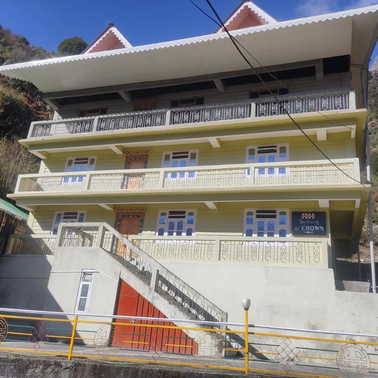 Rufina Lachung De'Crown Hotel Exterior photo