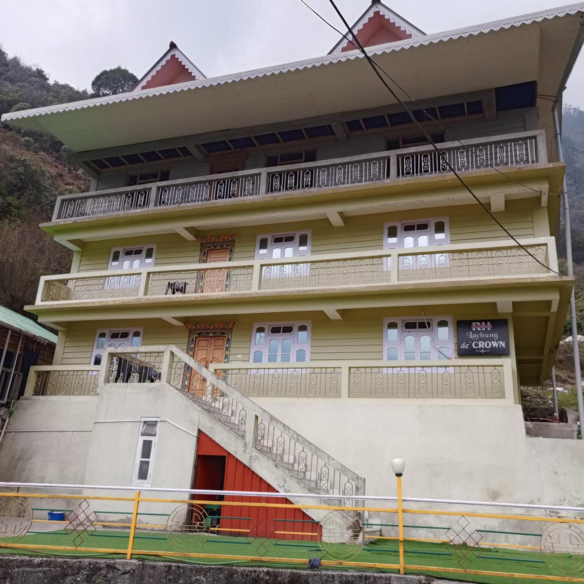 Rufina Lachung De'Crown Hotel Exterior photo